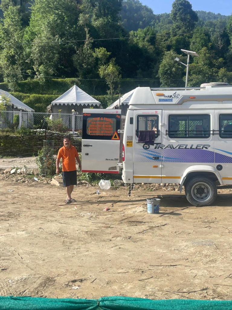 luxury tempo traveller
